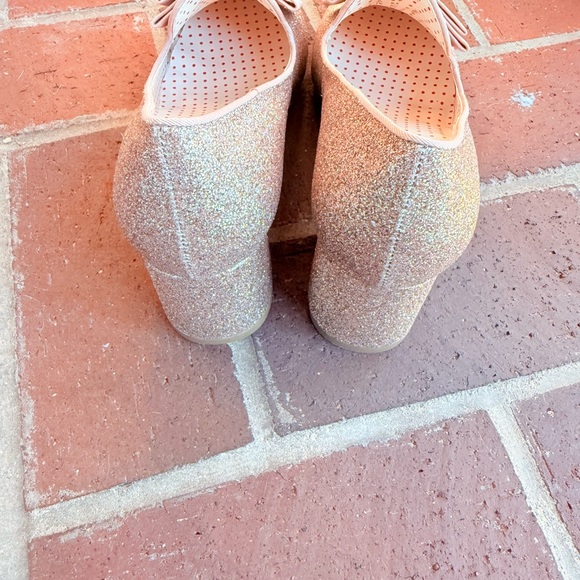 Sparkly Bow Shoes - Picture 4 of 6
